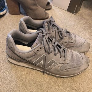 New Balance sneaker gray size 8 women’s